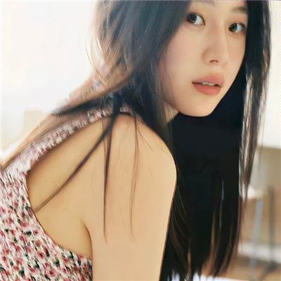 黑衣女孩海报